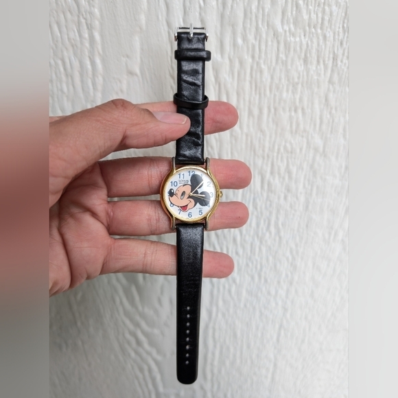 Vintage Lorus Disney Mickey Mouse Watch Gold Tone V534-6A20 - Picture 7 of 8